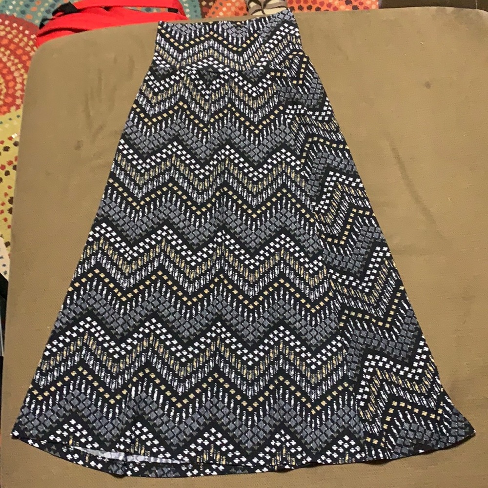 Girls black, white and tan skirt